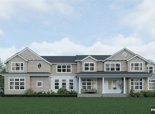 737 Surrey Ln, Franklin Lakes, NJ 07417