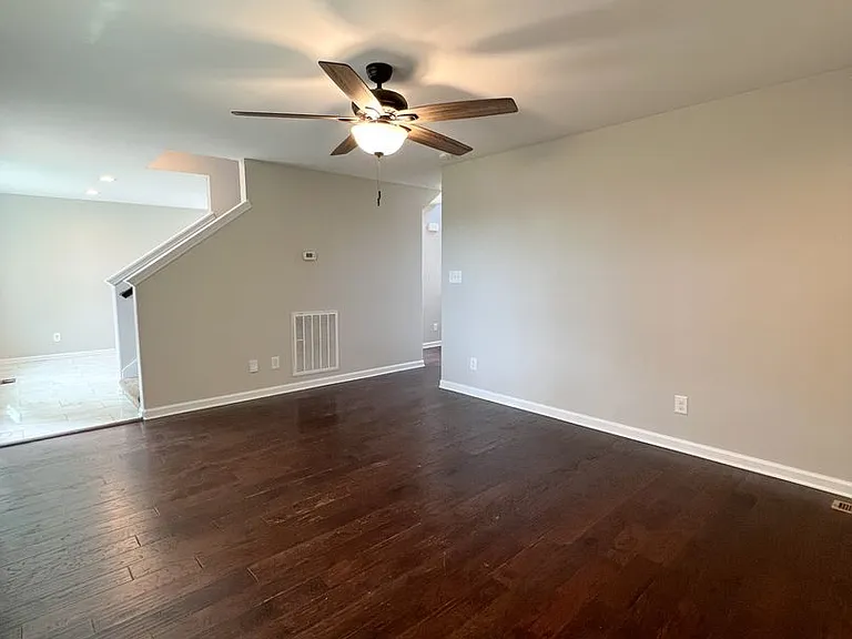 358 Chalet Cir — Photo 7