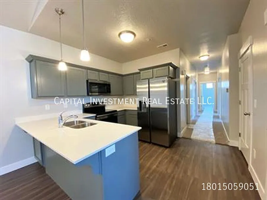 3 bed, 2.0 bath, 1300 sqft, $1,750 — Photo 2