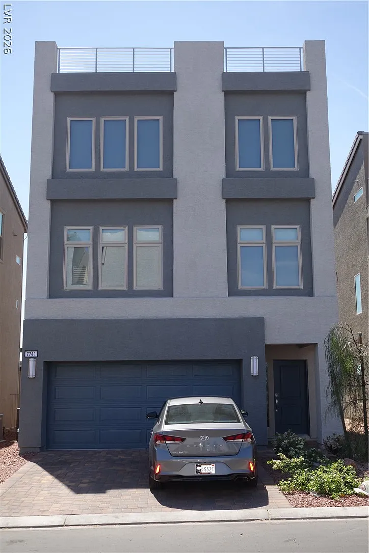 3 bed, 2.5 bath, 2414 sqft, $2,695 — Photo 1