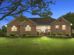 97 Camelot Dr, Cadiz, KY 42211