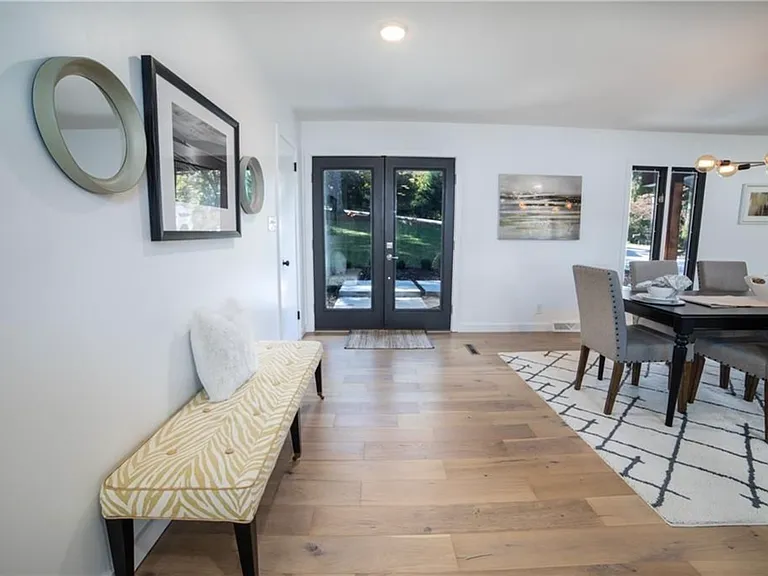 414 Shorecrest Dr — Photo 4