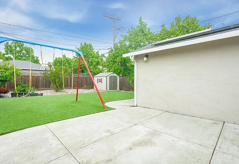 1762 Scott St — Photo 23