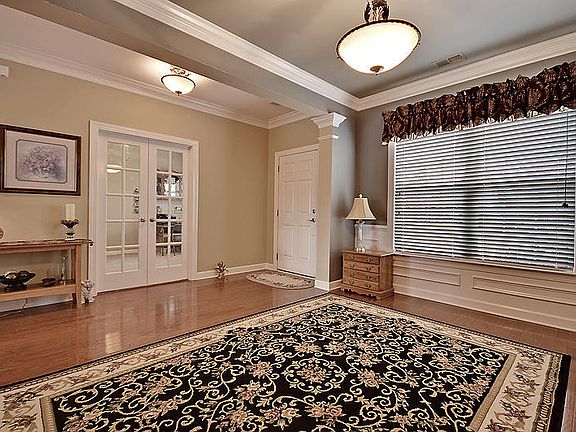 5th image of 104 Back Creek Ct