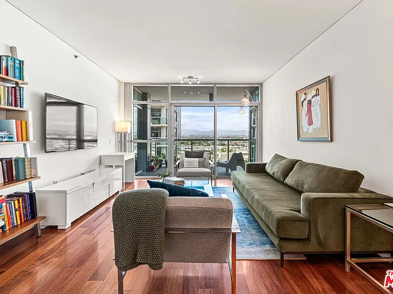13650 Marina Pointe Dr #906 — Photo 3