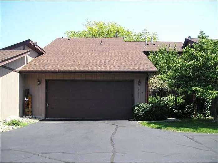 2221 Island Dr photo 1