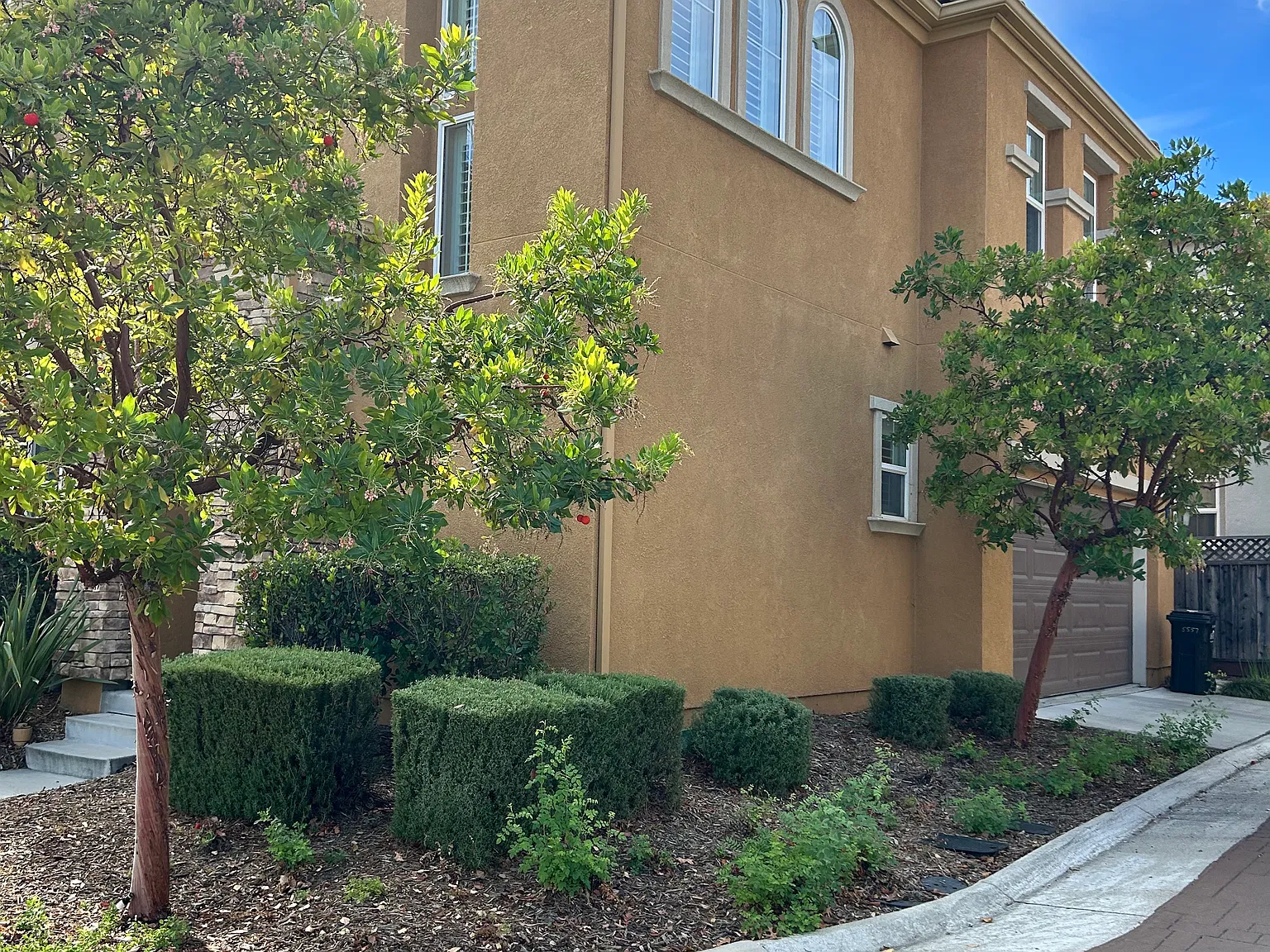 3 bed, 2.5 bath, 1811 sqft, $4,500 — Photo 2