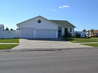 1925 Gold Ct, Minot, ND 58703