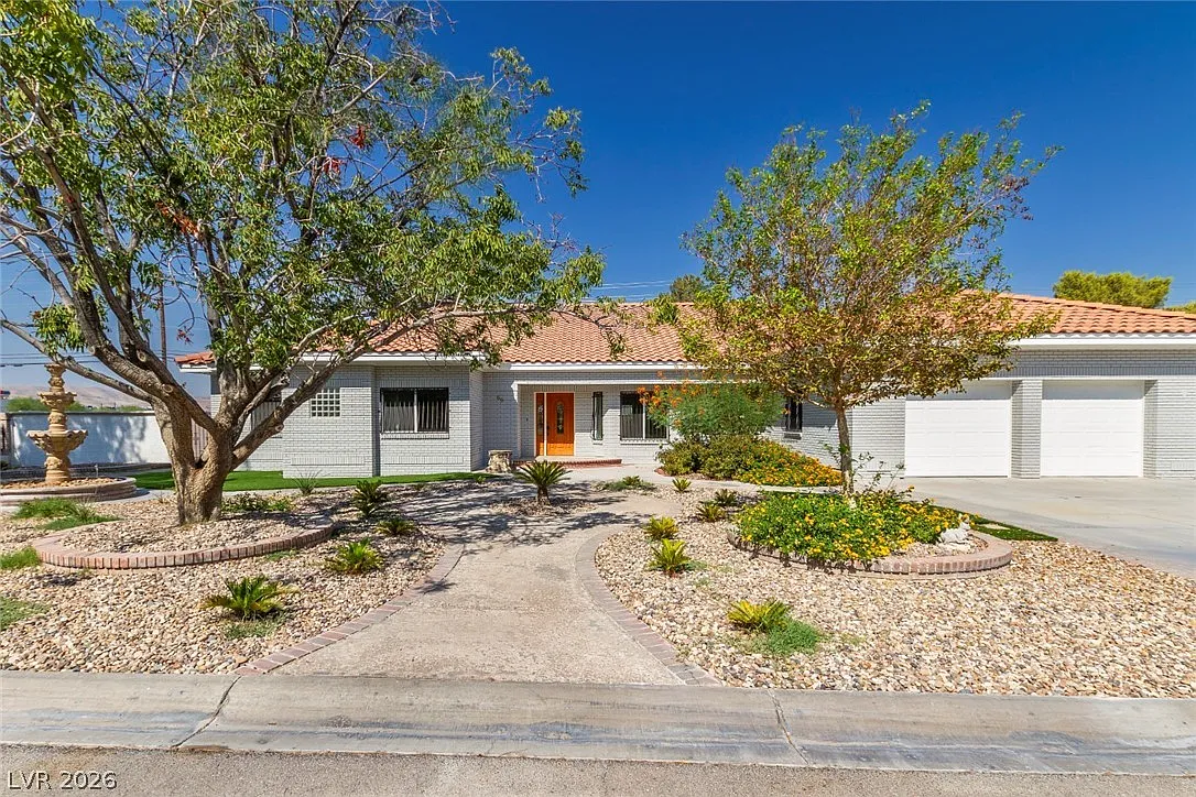 5 bed, 5.0 bath, 3623 sqft, $5,900 — Photo 1