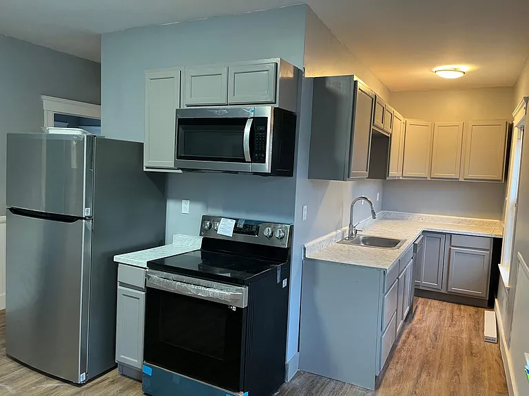 322 Lovell St #3 — Photo 1