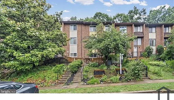 4 bed, $3,000 — Photo 2