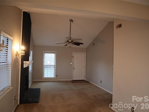 3rd image of 1906 Burgandy Dr