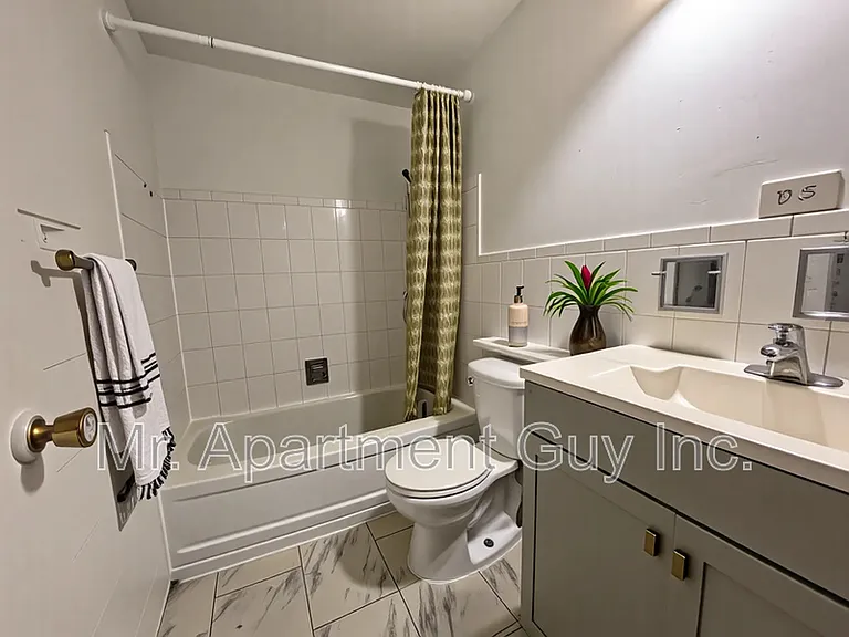 37 Wellington St S #3D — Photo 6