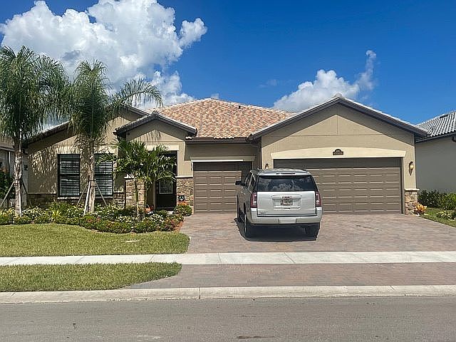 1st image of 639 SE Villandry Way
