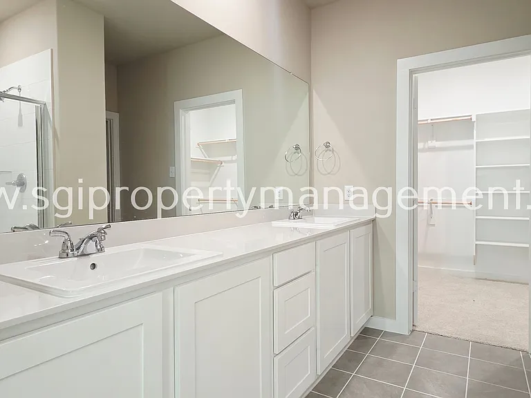 913 London Town Ln — Photo 8