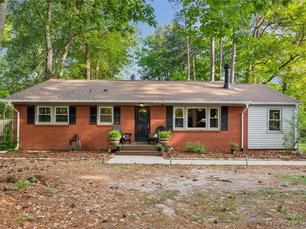 1714 Azalea Point Rd, Gloucester Point, VA 23062