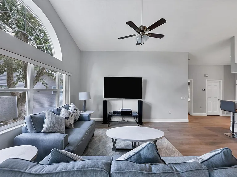 7234 Eleanor Cir #203 — Photo 8
