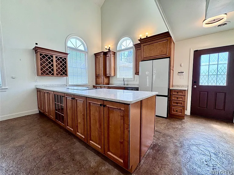 762 Columbus Pkwy — Photo 10