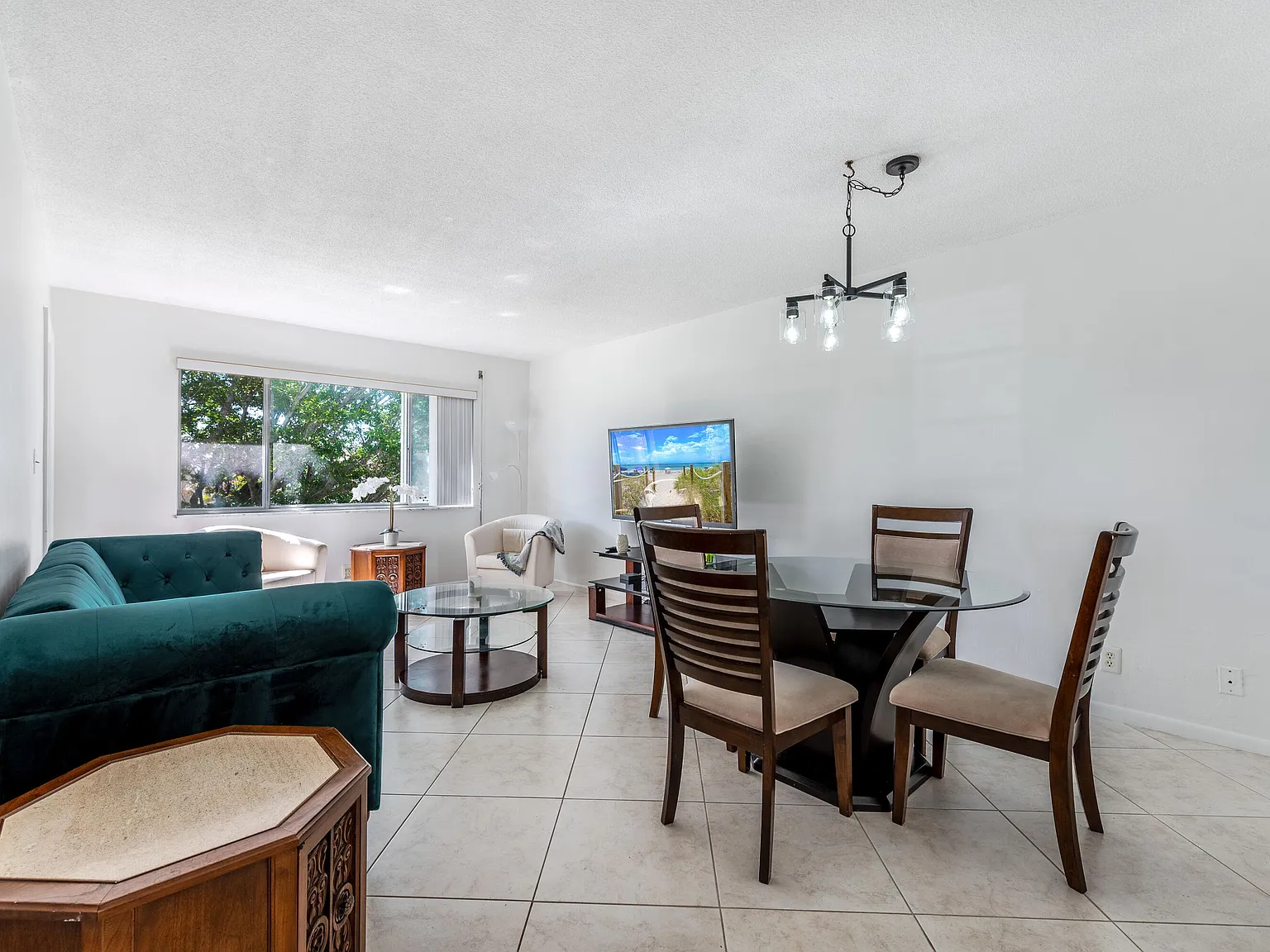 1 bed, 1.0 bath, 744 sqft, $1,495 — Photo 4