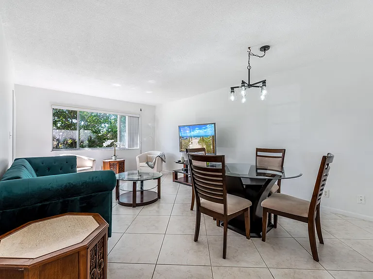 2615 Garden Dr N #307 — Photo 4