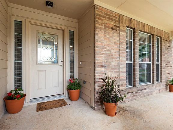 Covered front porch to catch up with the neighbors or watch children ride bikes on the Cul-de-sac