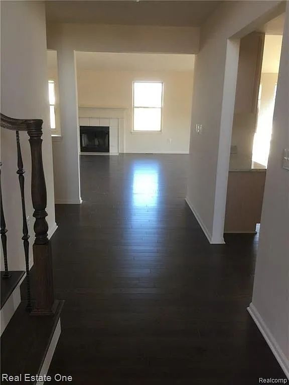 4 bed, 2.5 bath, 2494 sqft, $3,990 — Photo 4