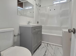 30 Charles St, Holyoke, MA 01040