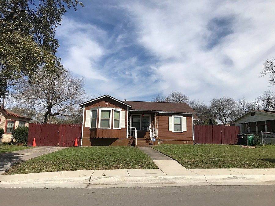 1st image of 615 Marquette Dr