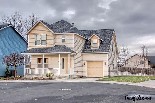 1st image of 251 NW Ruby Ln