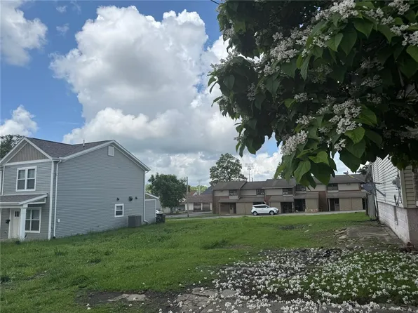 42 Whiteman Ave, Uniontown, PA 15401