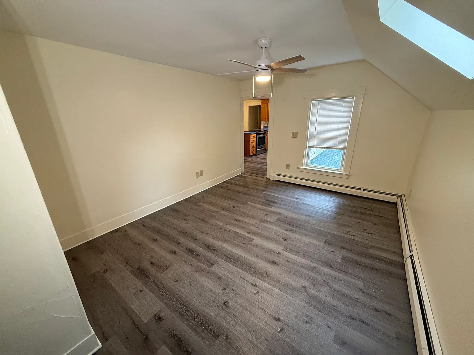 2 bed, 700 sqft, $2,100 — Photo 2