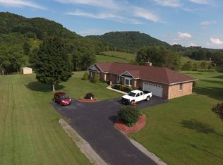 2682 Hinton Rd, Athens, WV 24712