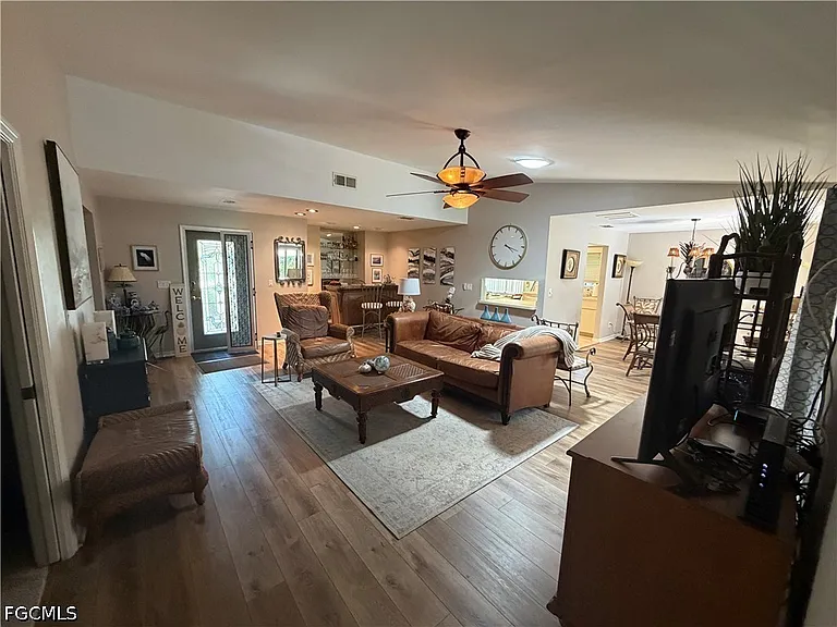 5883 Sand Oak Dr — Photo 4