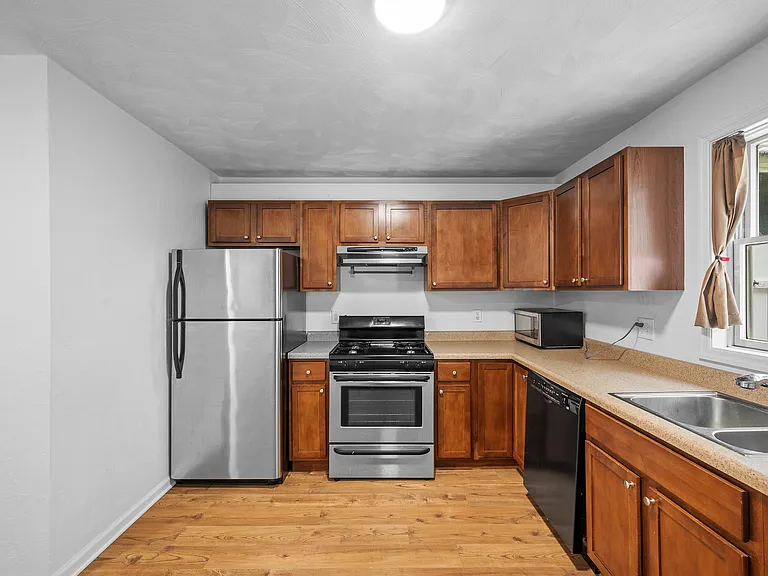 1304 Breed St — Photo 8