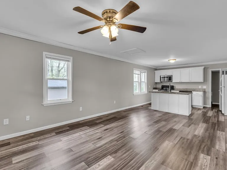 1031 Wilcox Dr — Photo 2