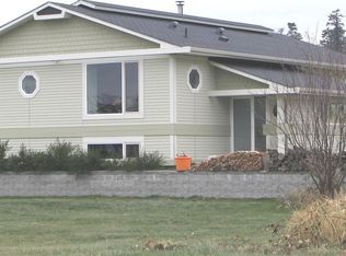 643 Highland Dr, Point Roberts, WA 98281