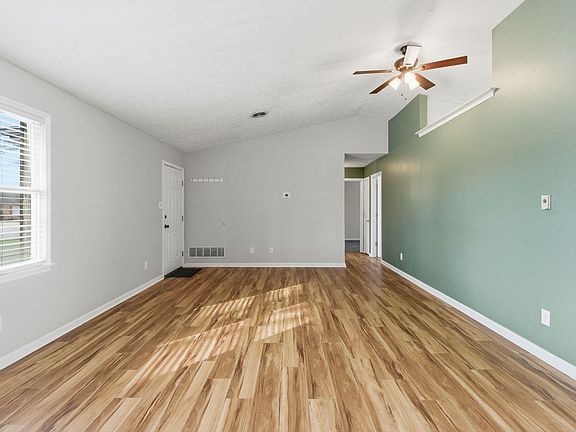 5th image of 305 Williamsburg Dr