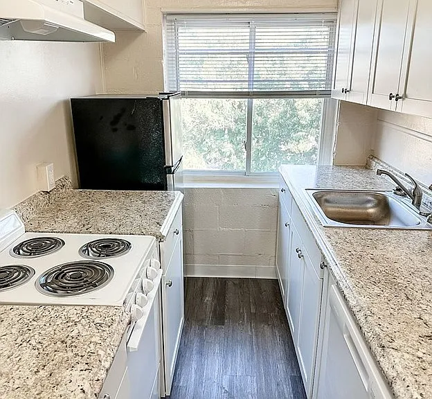 2 bed, 1.0 bath, 700 sqft, $1,550 — Photo 1