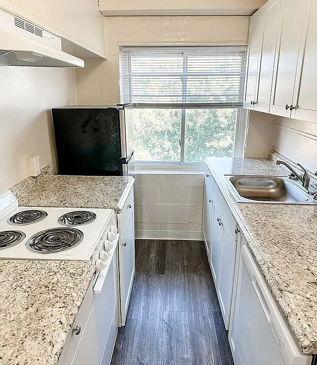 2 bed, 1.0 bath, 700 sqft, $1,500