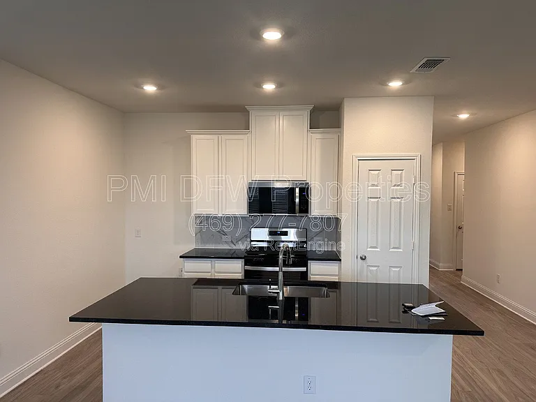 649 Saxony Dr — Photo 14