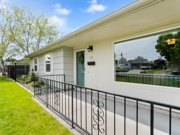 1207 Wright Ave, Richland, WA 99354