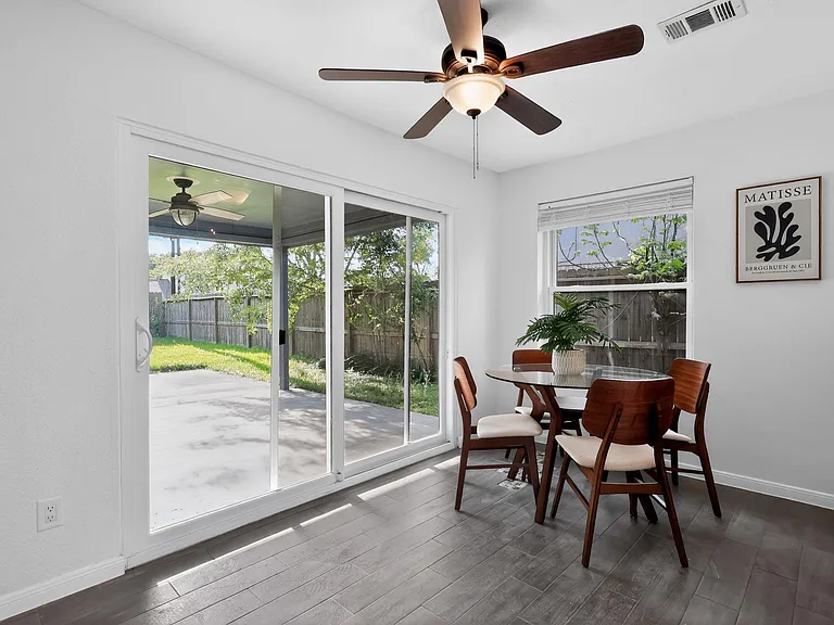 417 W Hillary Cir — Photo 24