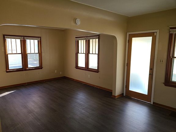 3rd image of 1162 E Apple Ave