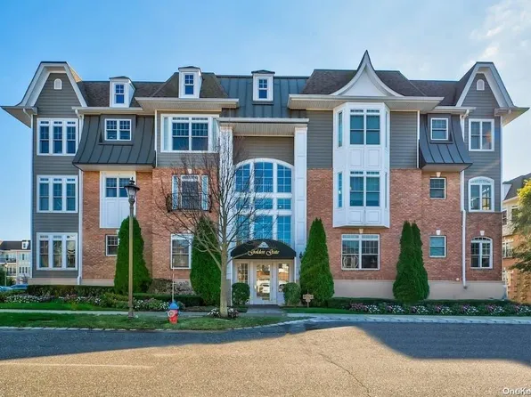 570 Roosevelt Way #1, Westbury, NY 11590