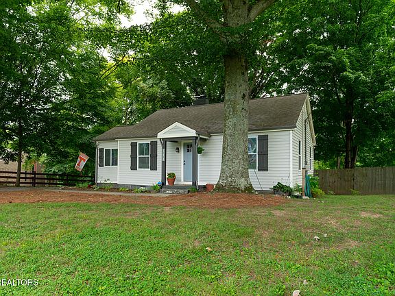 2nd image of 504 Sinking Springs Rd