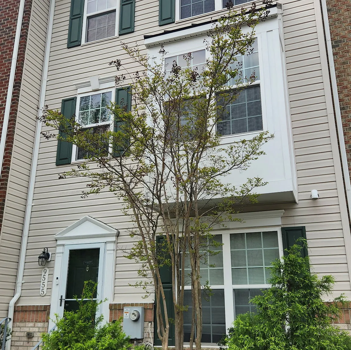 3 bed, 2.5 bath, 1456 sqft, $3,130 — Photo 2
