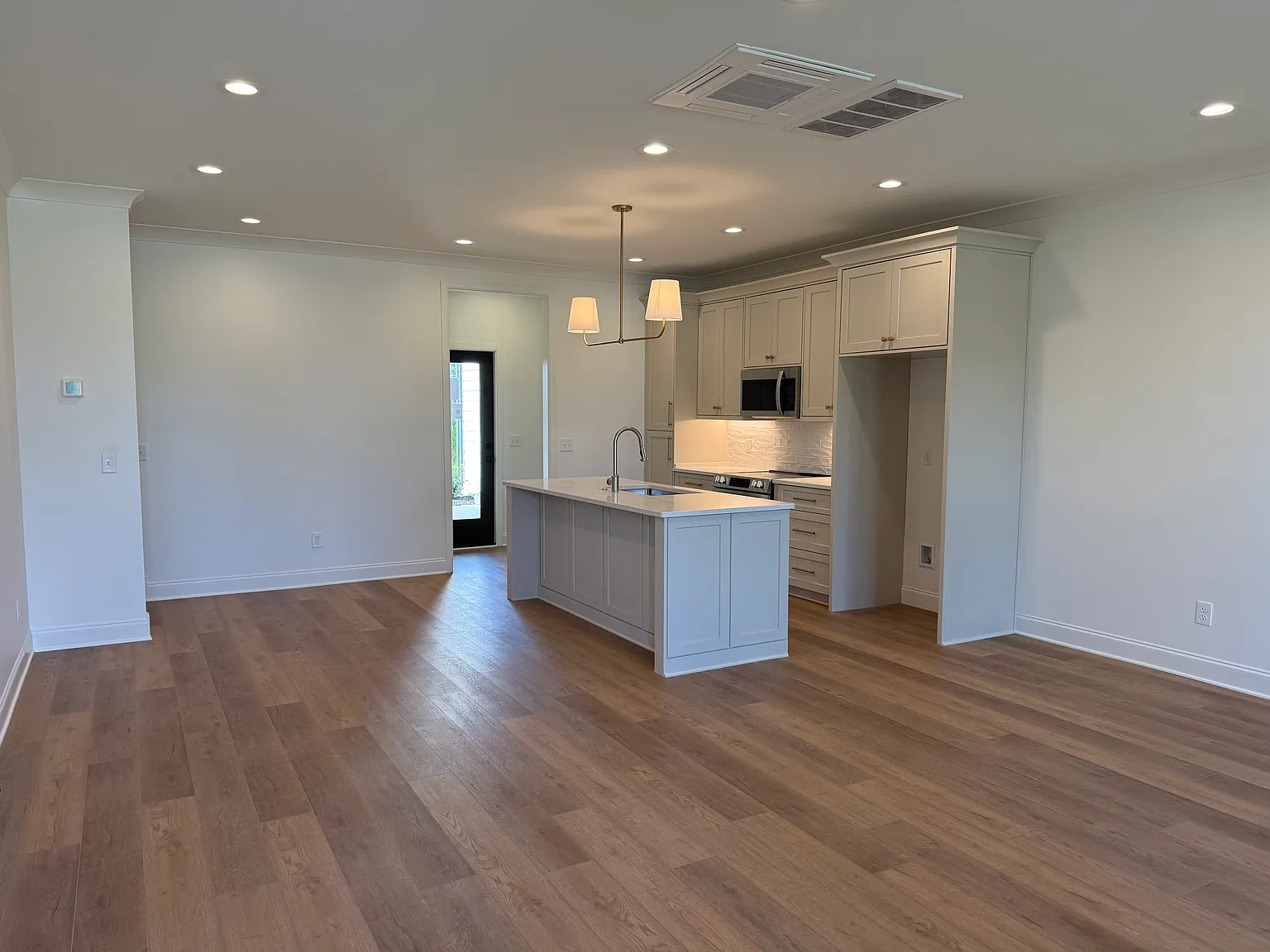 3 bed, 2.5 bath, 1622 sqft, $2,800 — Photo 2