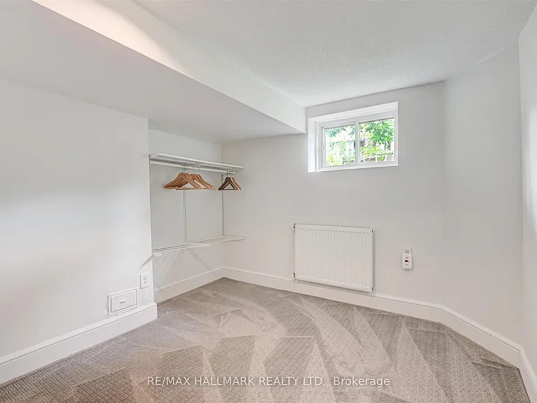 584 Logan Ave — Photo 18