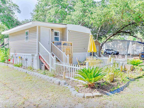 4th image of 320 Clam Shell Circle