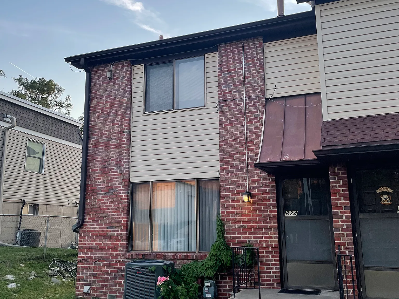 2 bed, 1.5 bath, 1116 sqft, $1,600 — Photo 1
